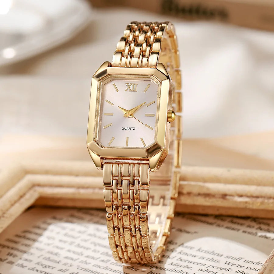 Reloj de cuarzo analógico dorado
