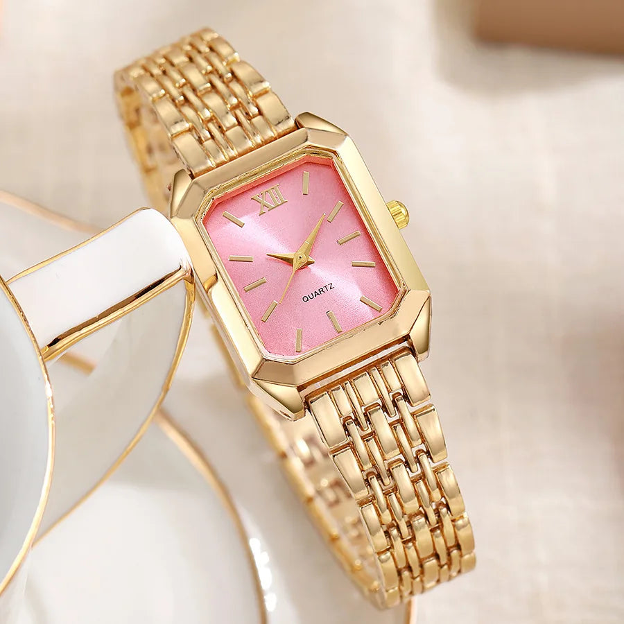 Reloj dorado minimalista