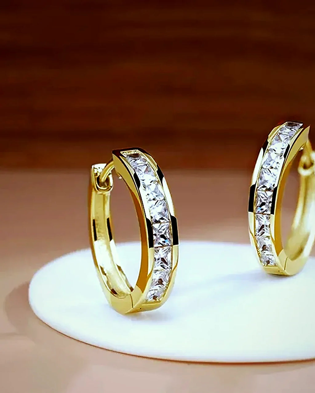 Aros dorados con circonitas · Lunares