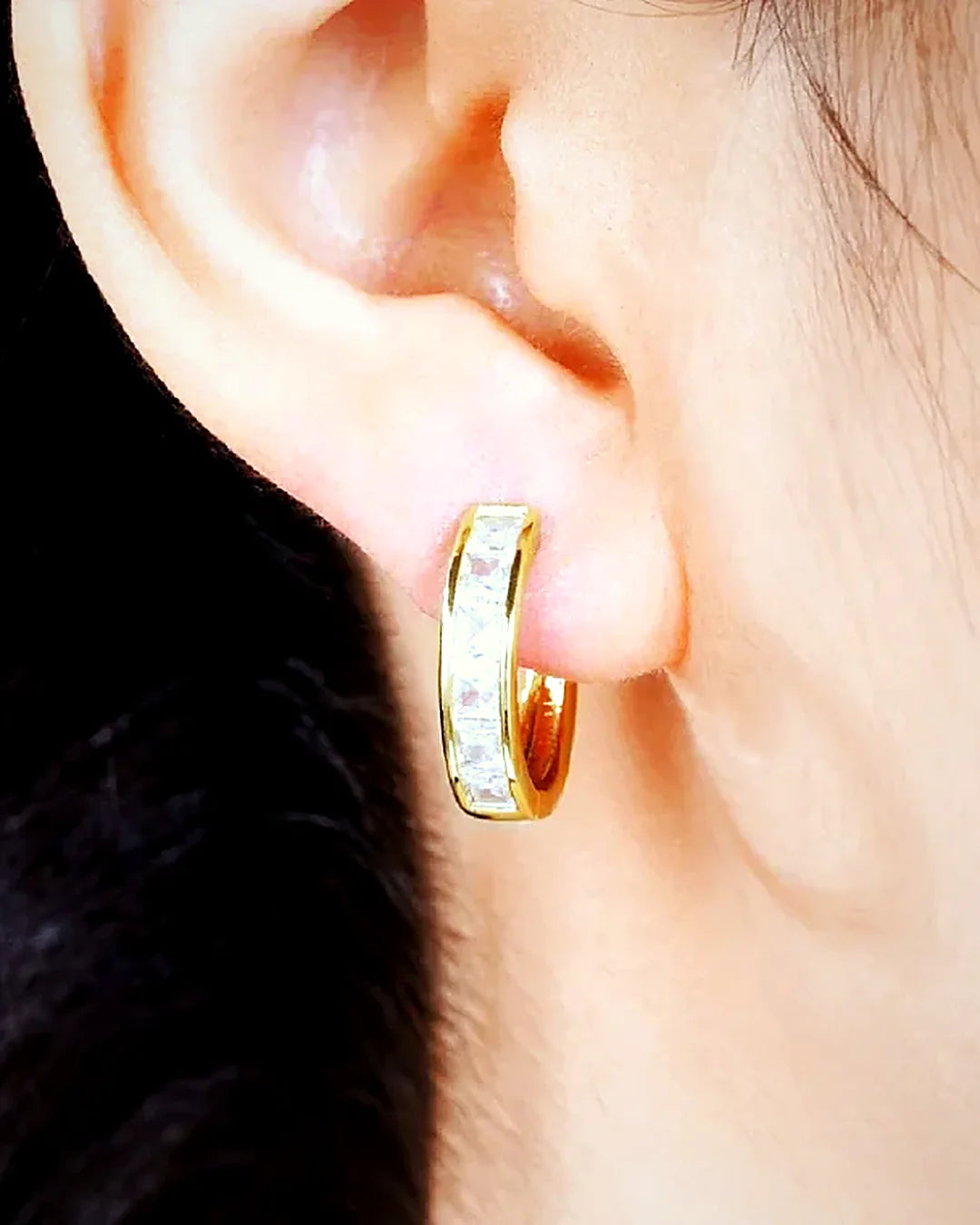 Aros dorados con circonitas · Lunares