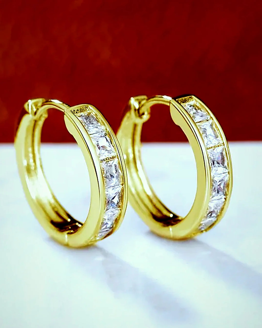 Aros dorados con circonitas · Lunares