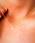 Collar con inicial A-Z · Lunares