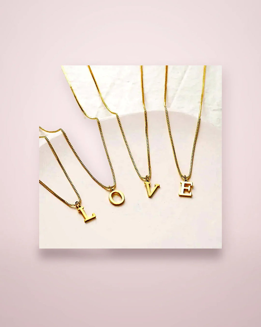 Collar con inicial A-Z · Lunares