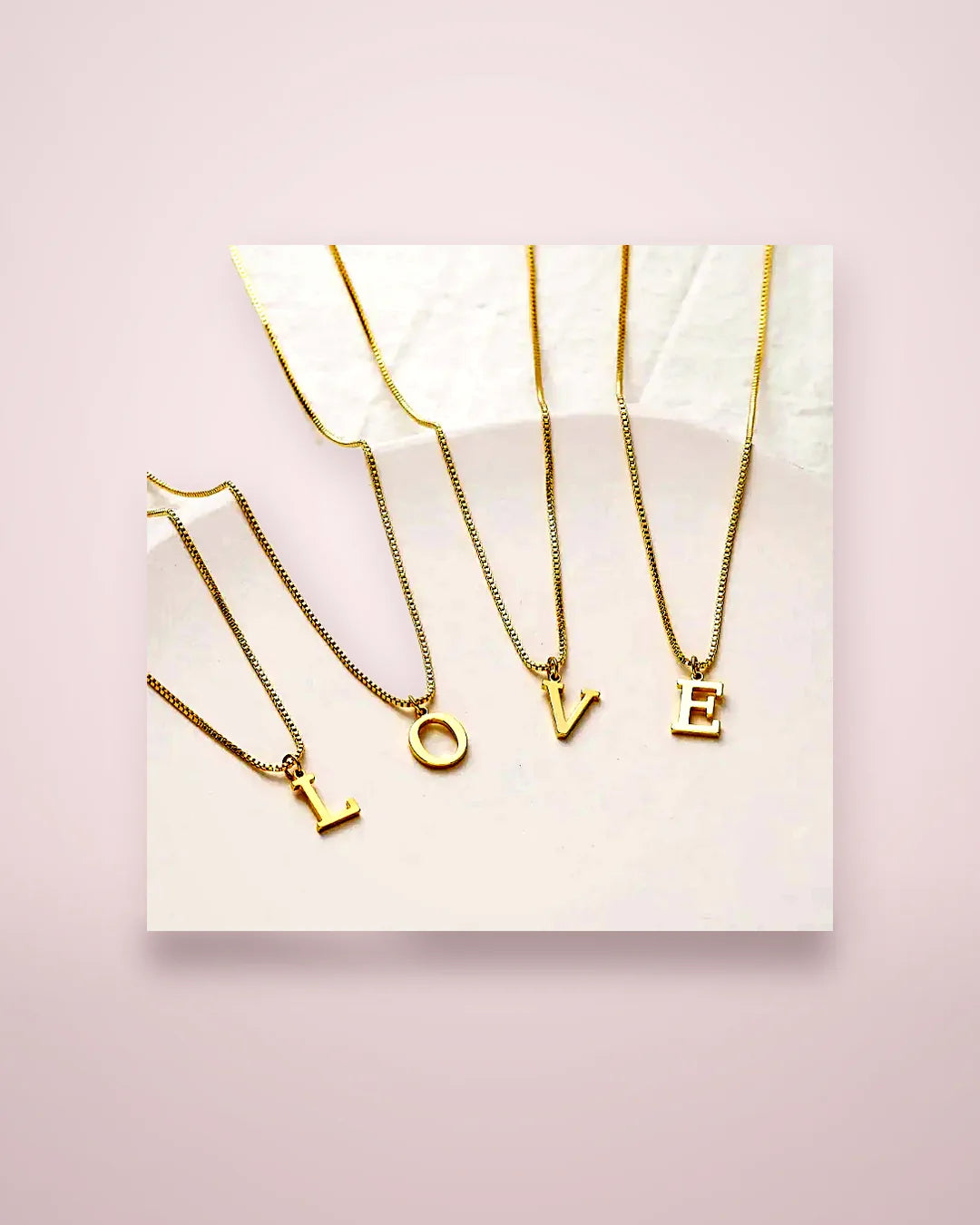 Collar con inicial A-Z · Lunares