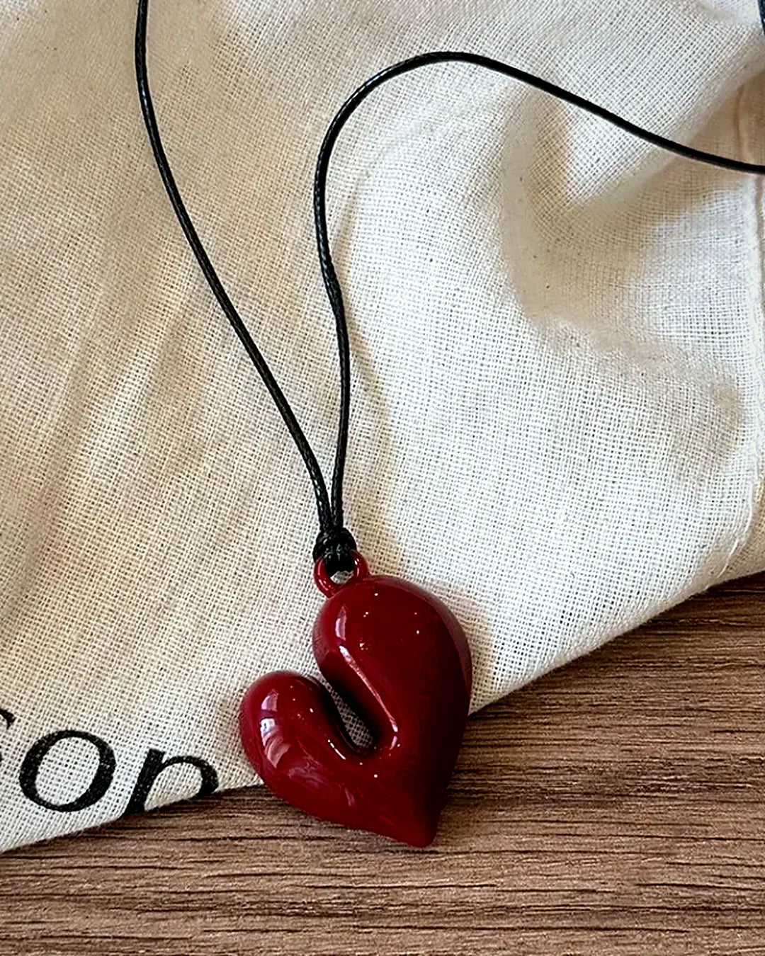 Collar corazón rojo · Lunares