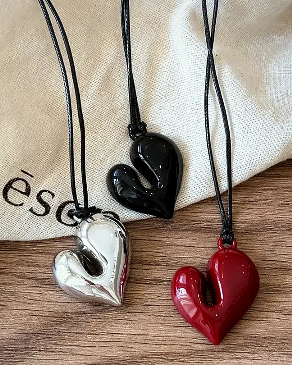 Collar corazón rojo · Lunares