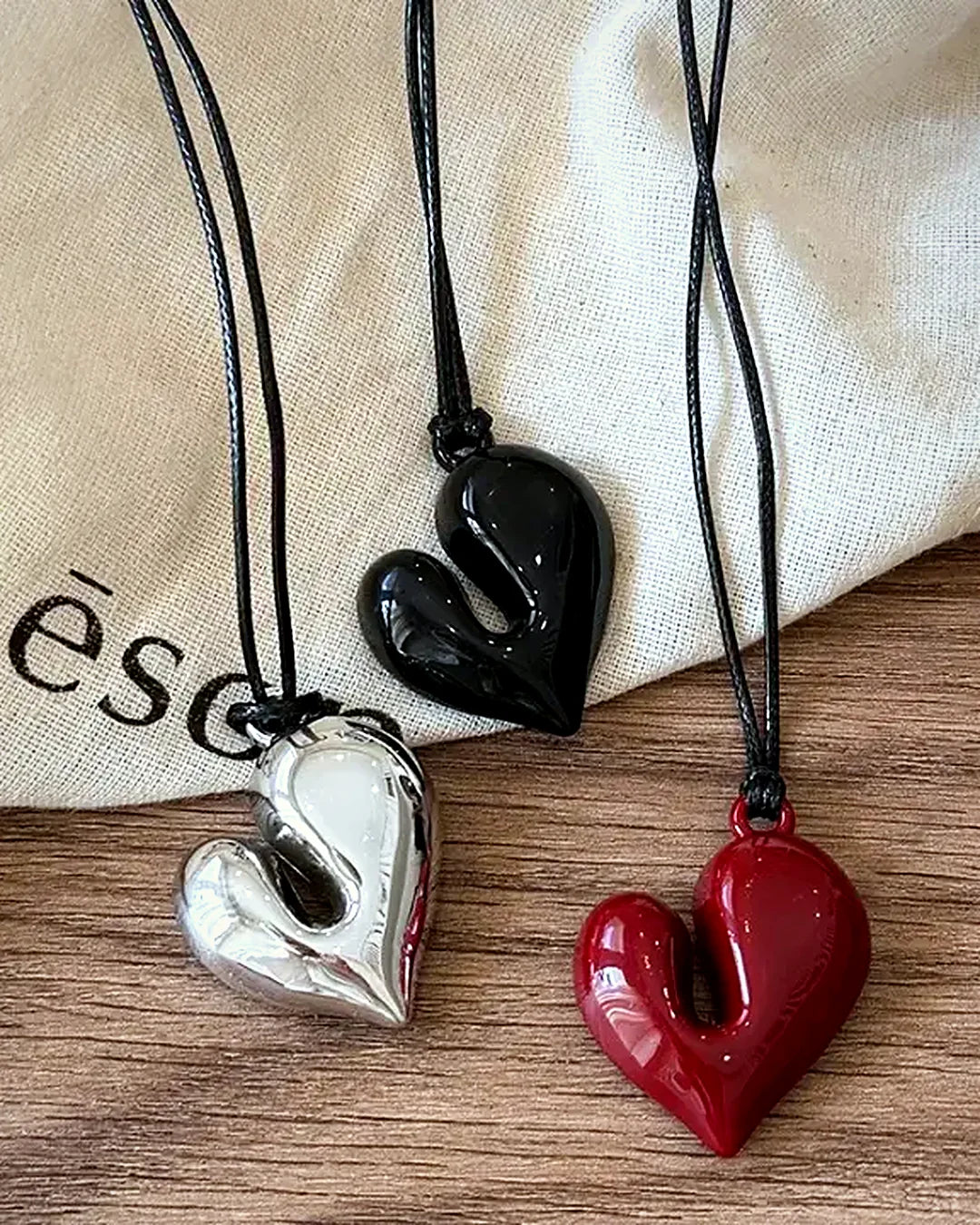 Collar corazón rojo · Lunares