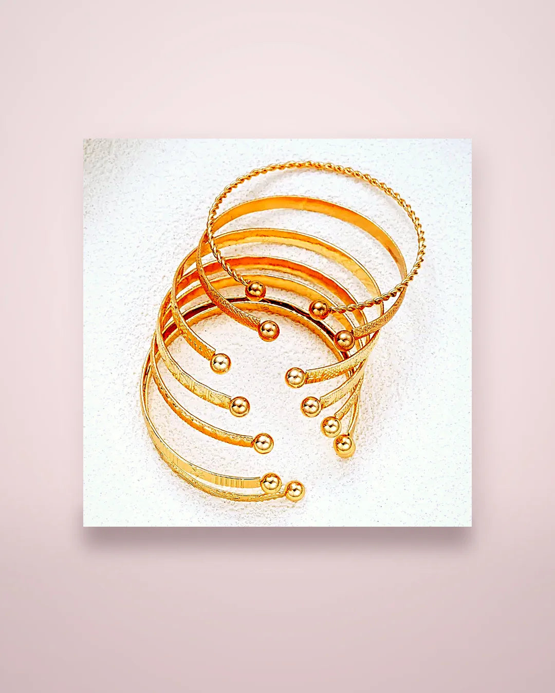 Set 7 pulseras doradas · Lunares