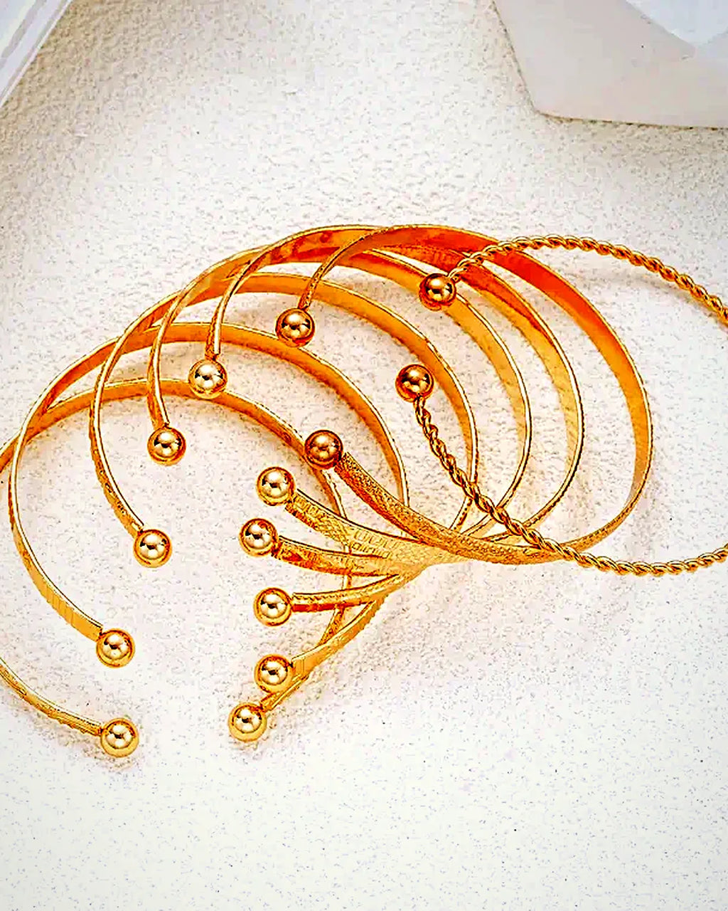 Set 7 pulseras doradas · Lunares