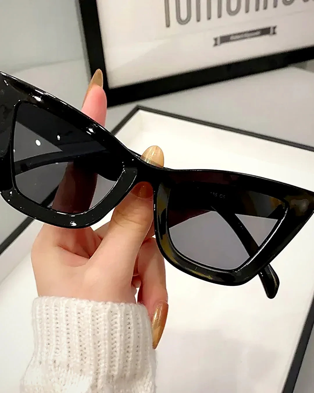 Gafas ojo de gato marcadas · Lunares