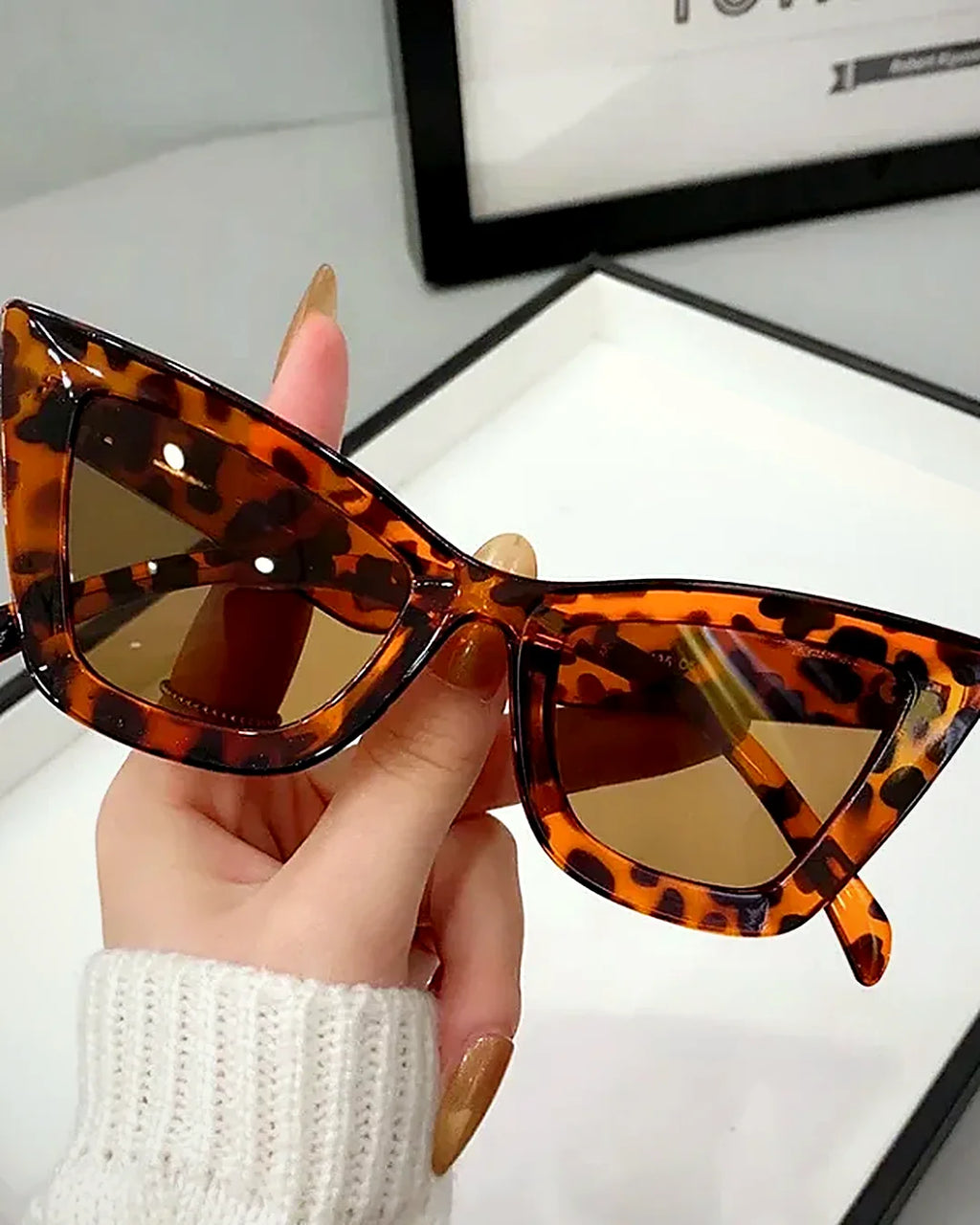 Gafas ojo de gato marcadas · Lunares