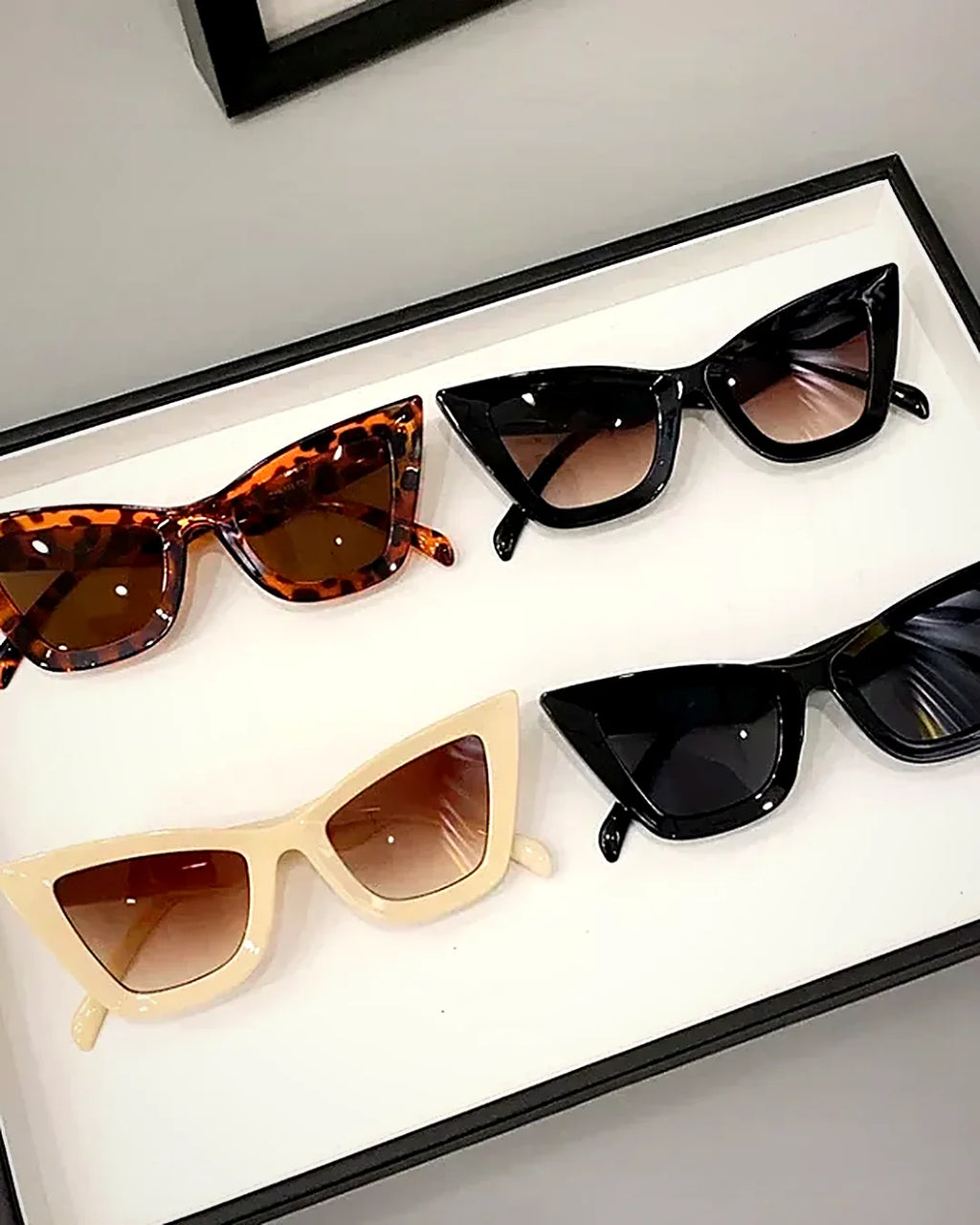 Gafas ojo de gato marcadas · Lunares