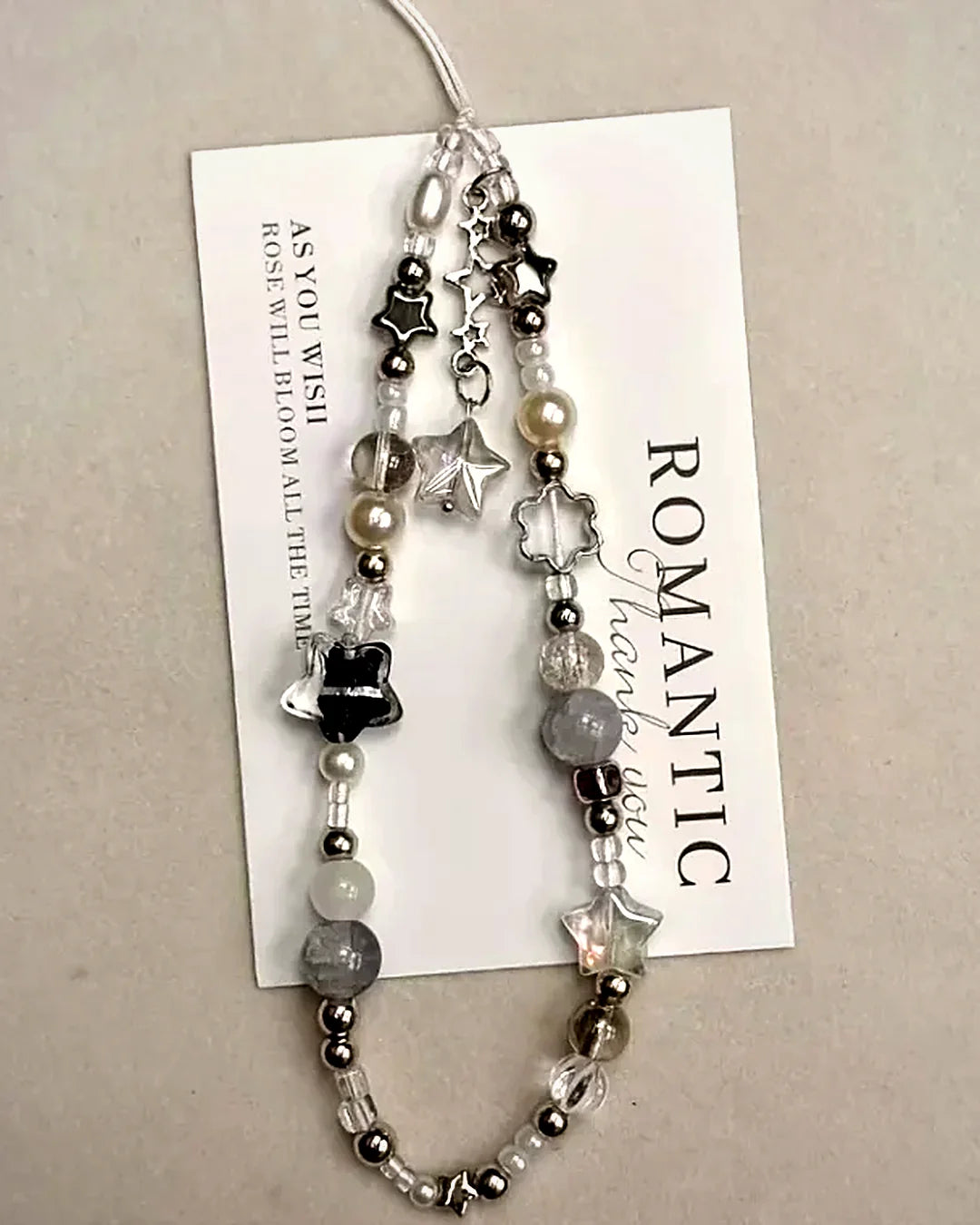 Colgante de móvil con perlas y estrella · Lunares