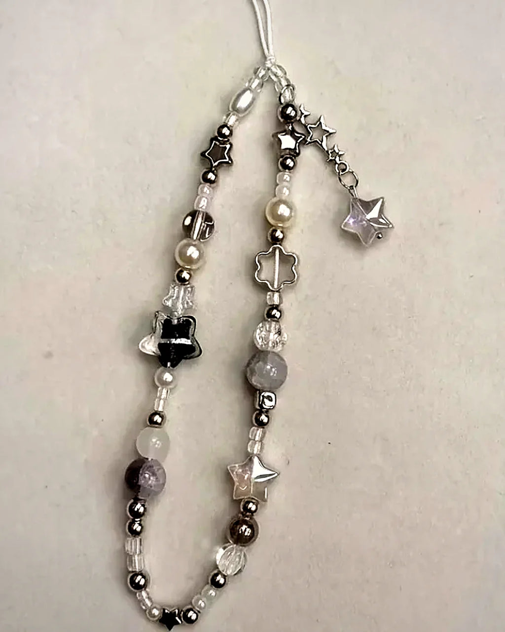 Colgante de móvil con perlas y estrella · Lunares