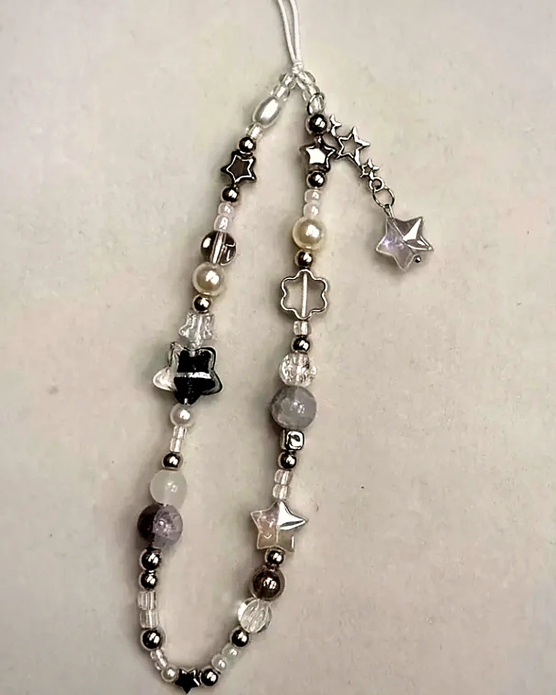 Colgante de móvil con perlas y estrella · Lunares