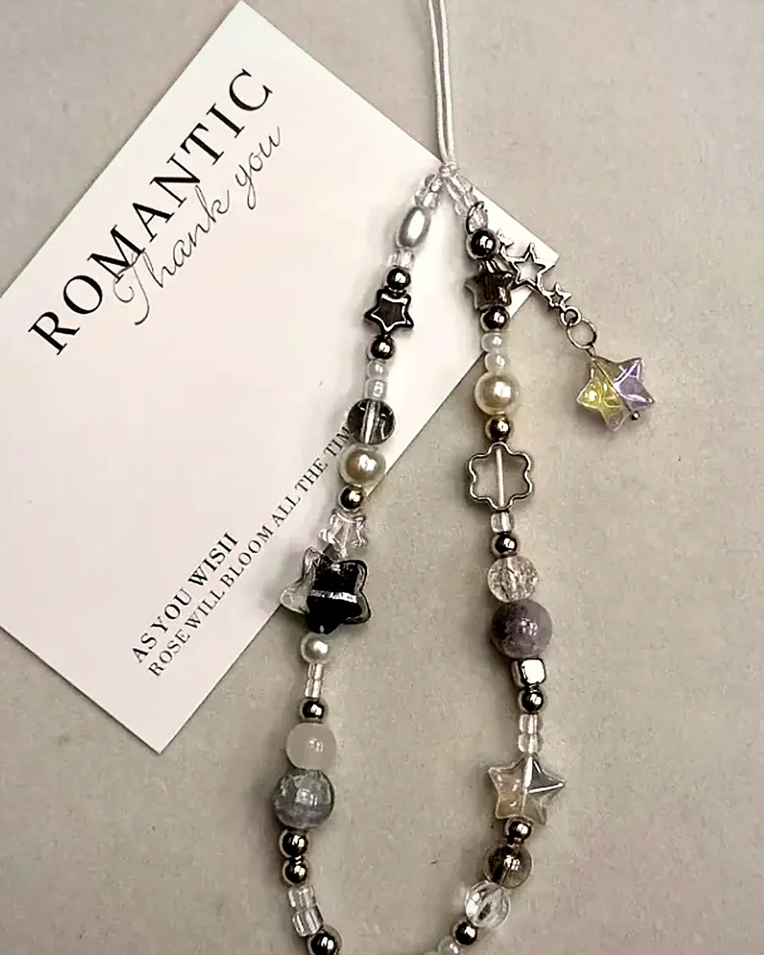 Colgante de móvil con perlas y estrella · Lunares