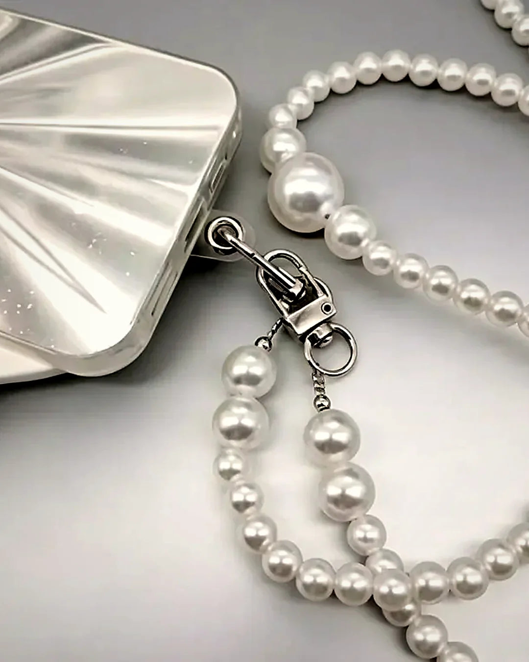 Correa de muñeca con perlas · Lunares