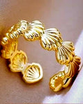 Anillo dorado texturizado · Lunares
