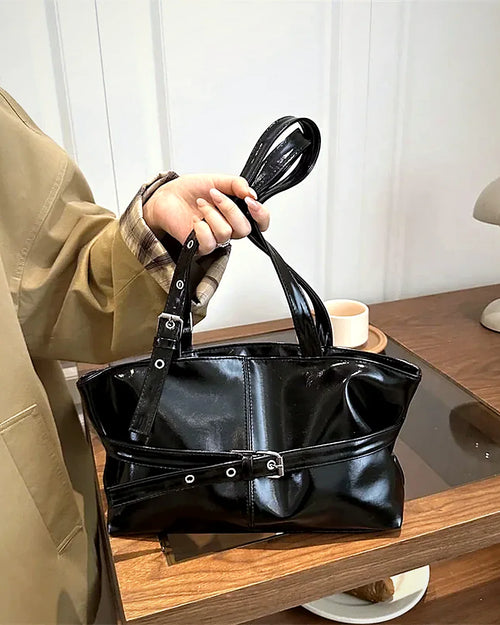 Bolso de hombro color vino · Lunares